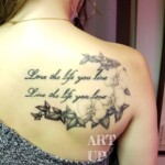 ランの花とレタリングタトゥー